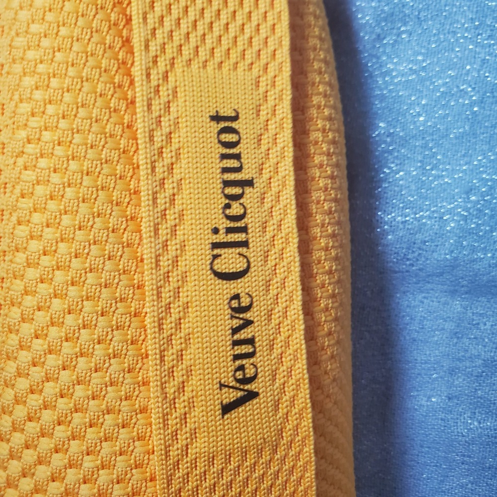 Veuve Clicquot Ice Jacket Champagne Bottle Chiller Sleeve‎ Yellow 3D Knit New